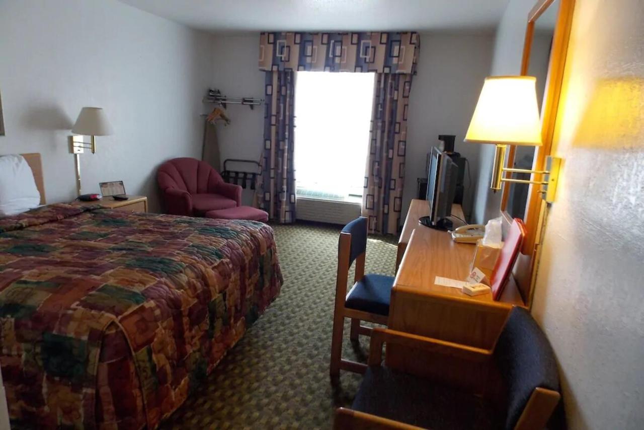 Norwood Inn And Suites - Minneapolis-St Paul روزفيل المظهر الخارجي الصورة