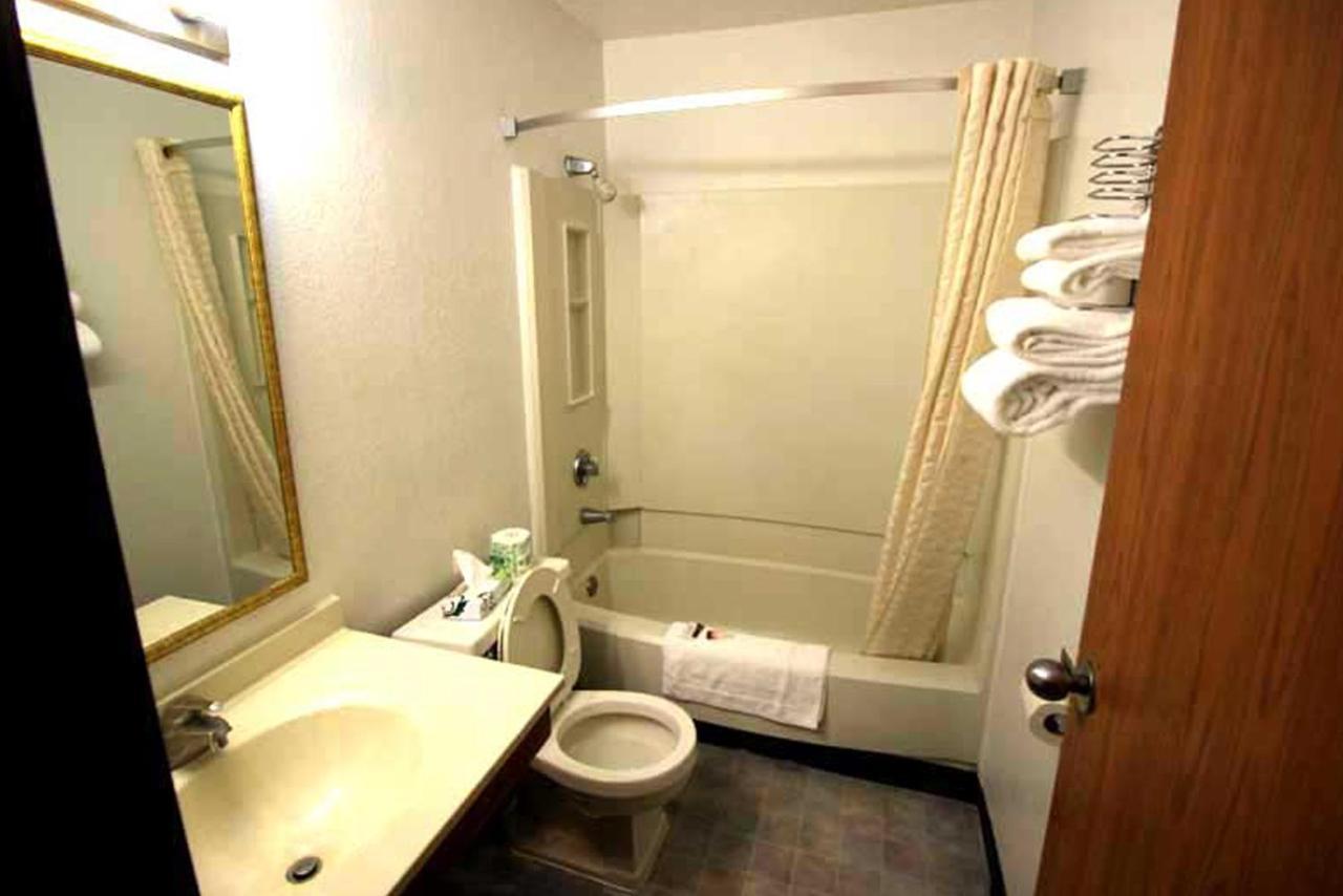 Norwood Inn And Suites - Minneapolis-St Paul روزفيل المظهر الخارجي الصورة