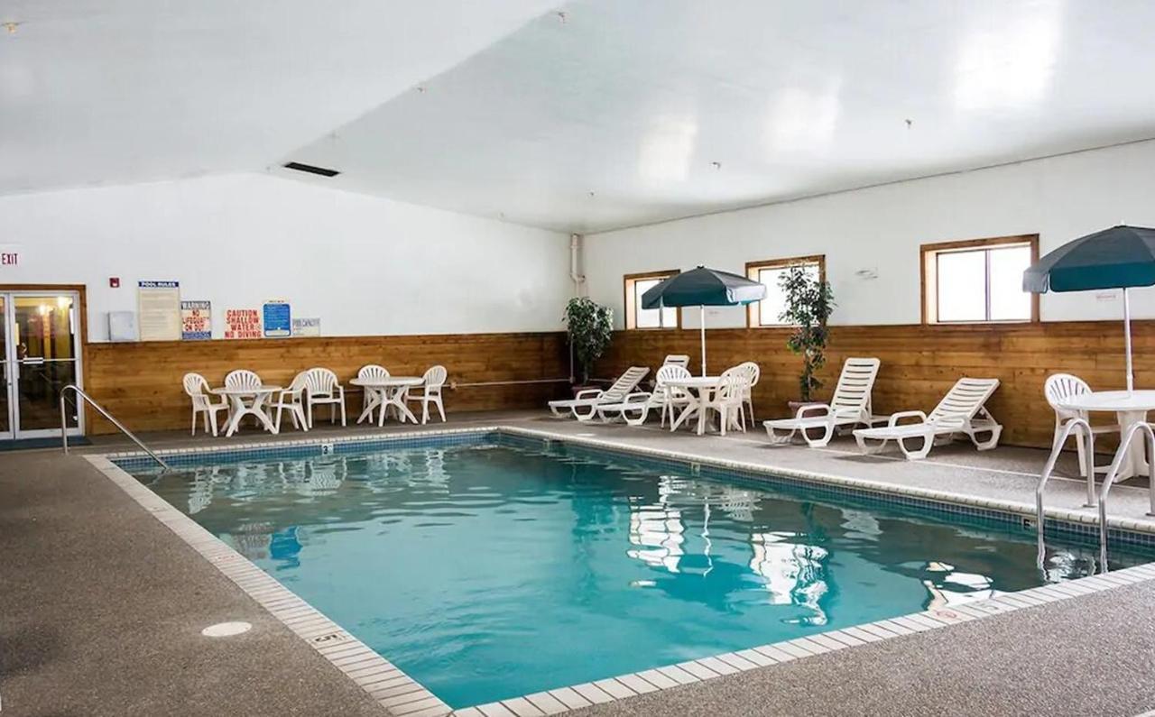 Norwood Inn And Suites - Minneapolis-St Paul روزفيل المظهر الخارجي الصورة